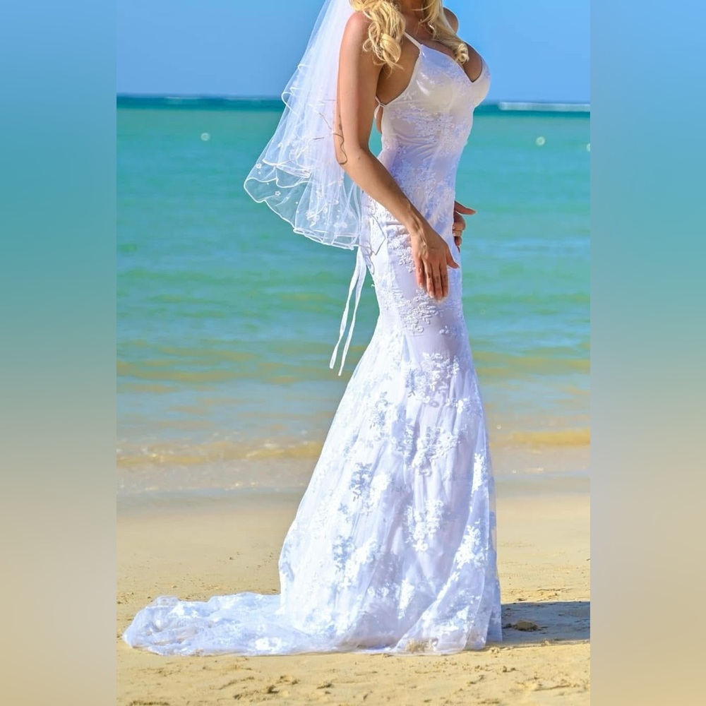 Elegant White Lace Wedding Dress